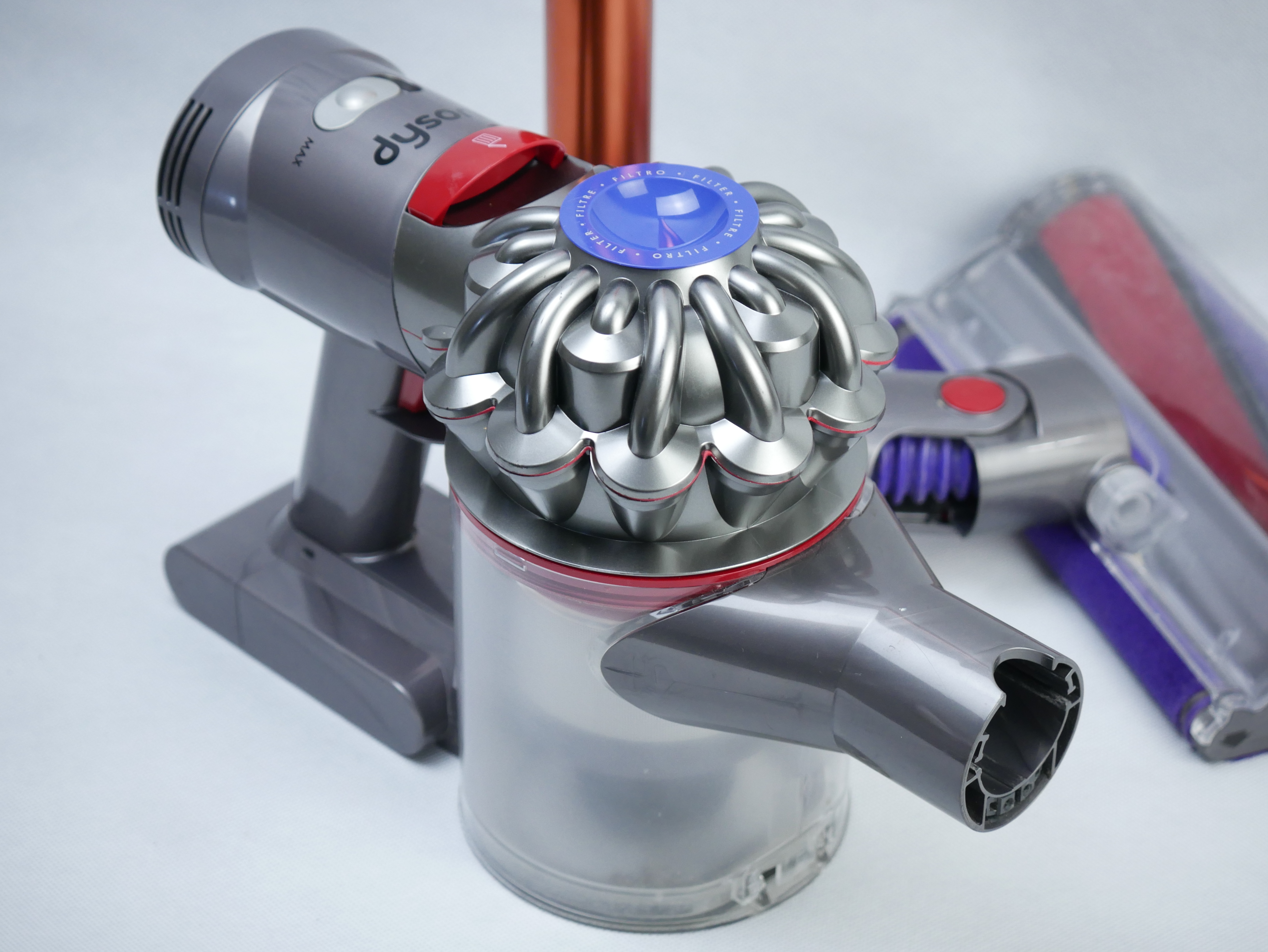 Dyson V7